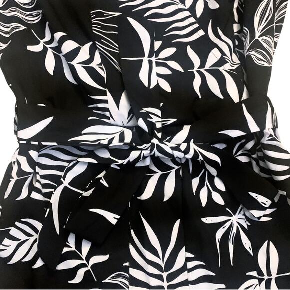 Black White Short Sleeve V Neck Tropical Print Jumpsuit Size Small Floral Beachy - Picture 3 of 9